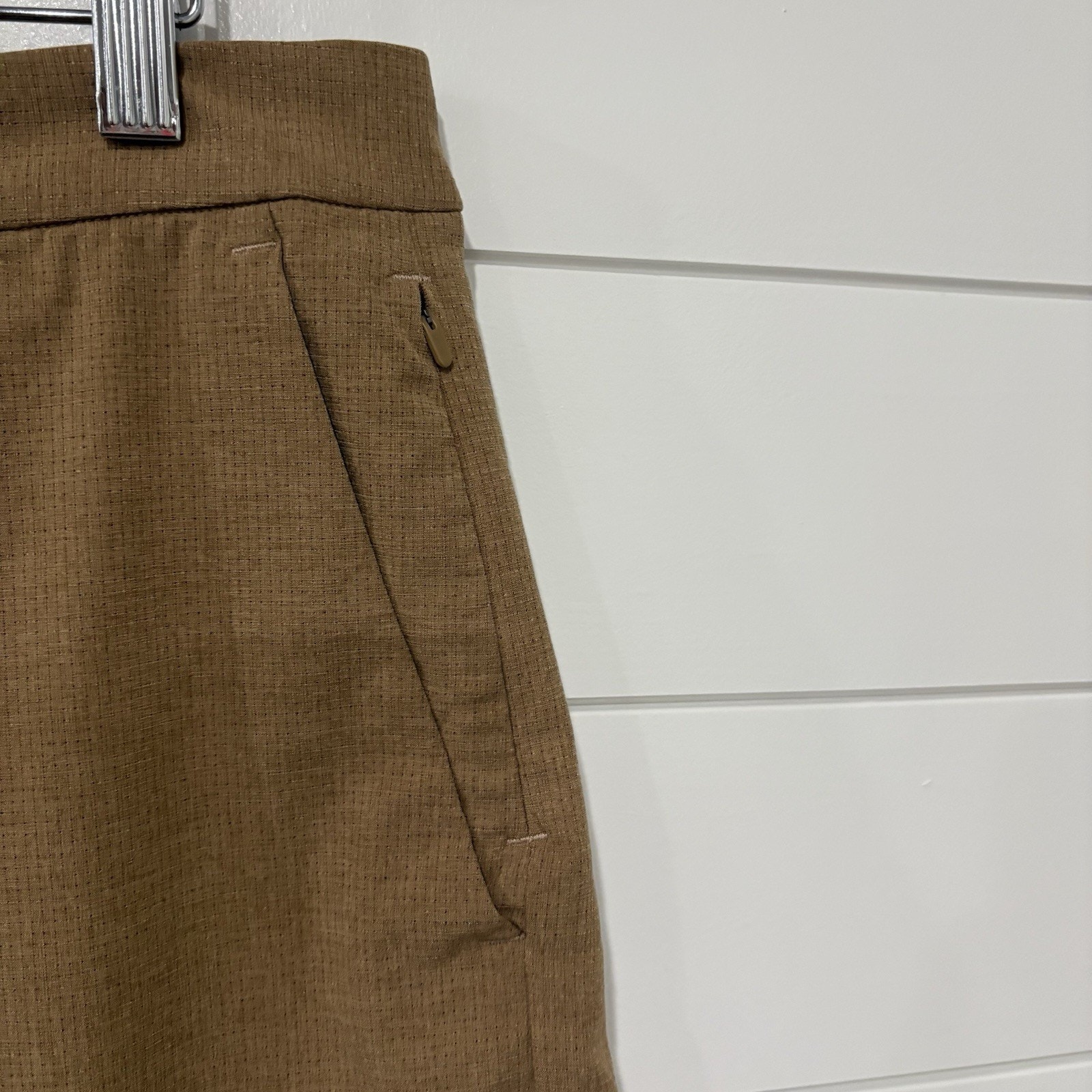 Random Golf Club Rgc | Shorts Khaki Brown Pockets Performance- Size 32 — image 3 of 8
